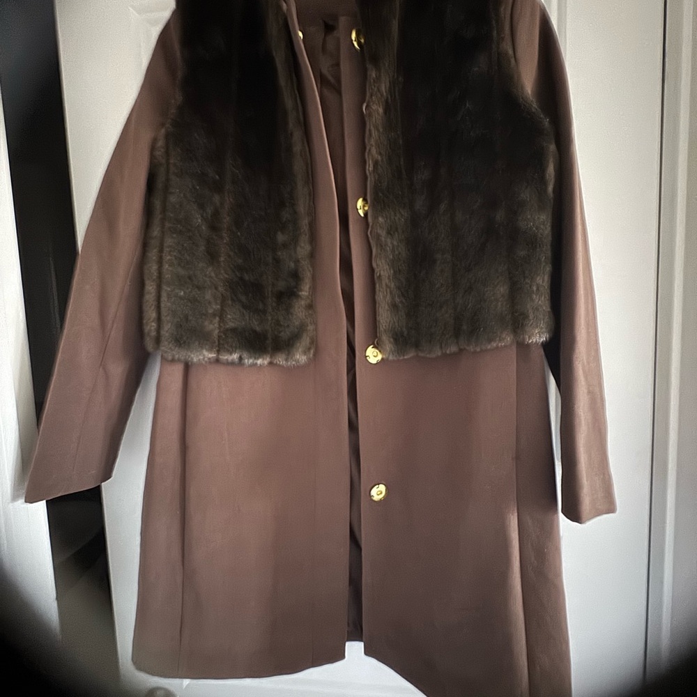 IMAN Chocolate Coat  with Faux Fur vest détachable. New